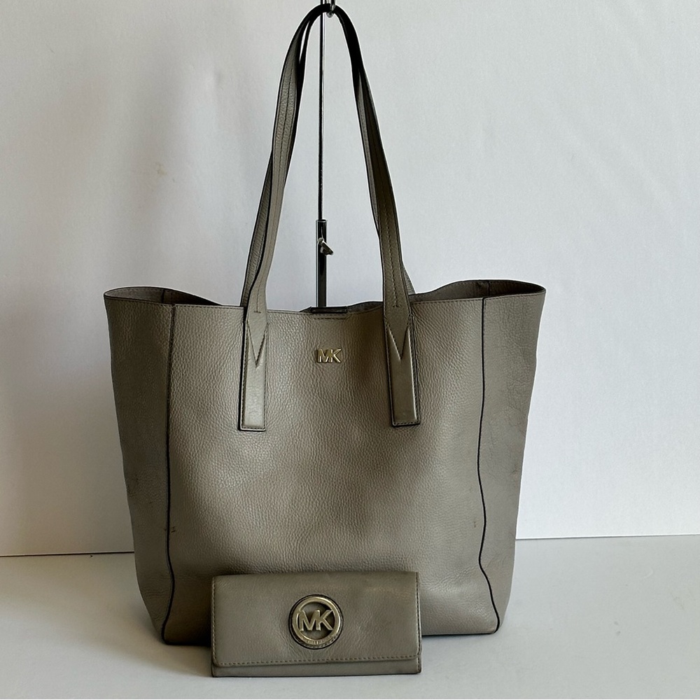 Michael Kors Pebbled Leather Tote & Wallet Set Taupe Gray - Picture 1 of 12